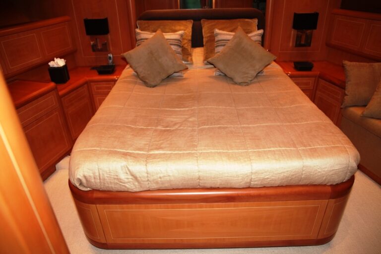 THE STORM 1 -  VIP Cabin