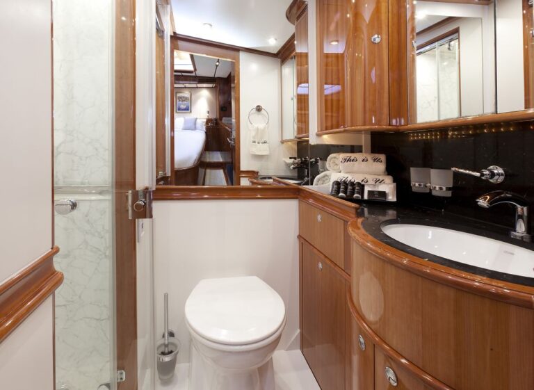 THIS IS US sailing yacht (ex SKYLGE) - VIP bathroom