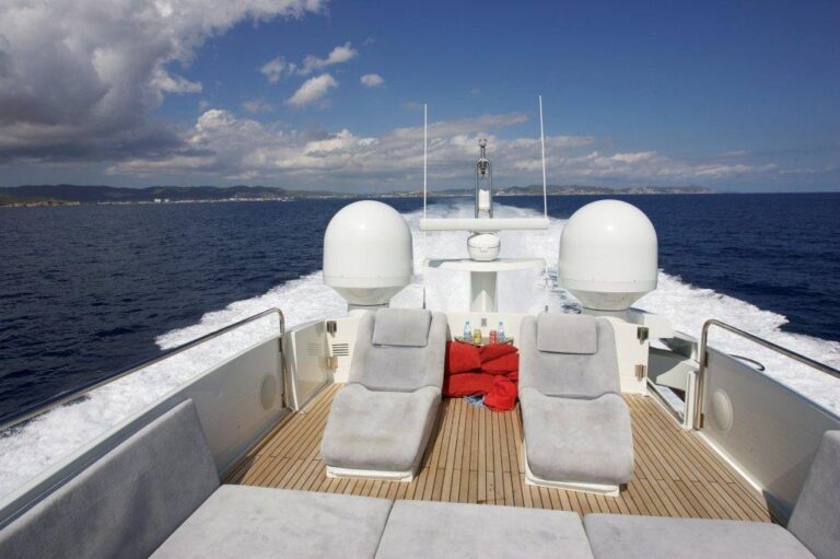 TIGER LILY OF LONDON -  Flybridge 2