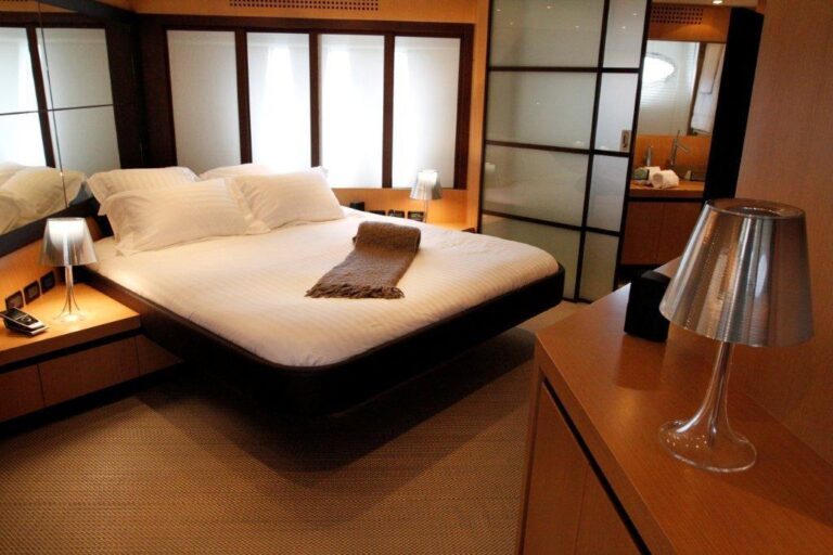 TIGER LILY OF LONDON -  Master Cabin