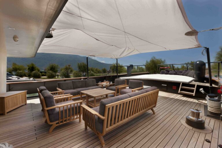 TUG VERVECE -  Aft Deck 2
