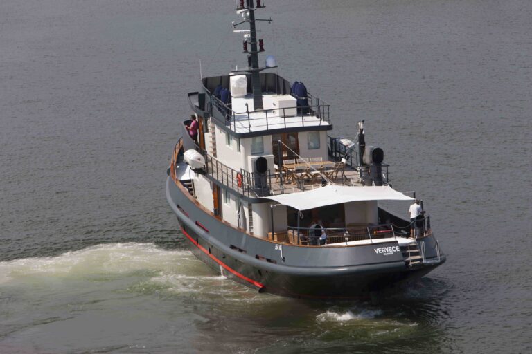 TUG VERVECE -  Aft View