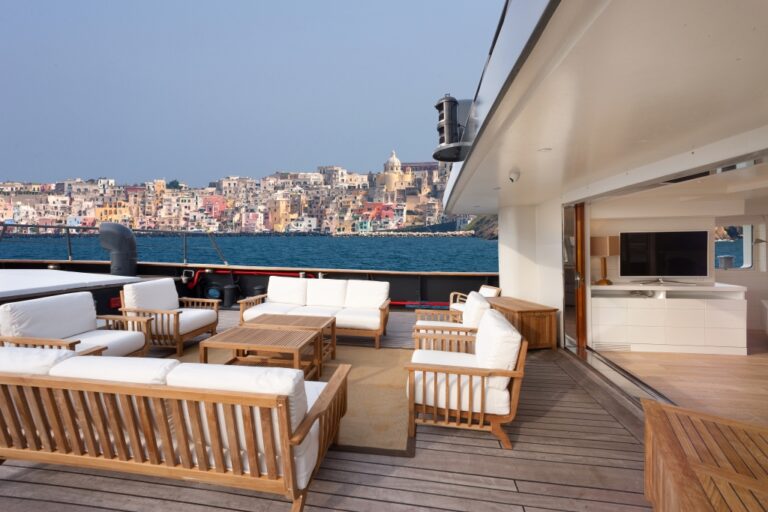 TUG VERVECE -  Deck Seating