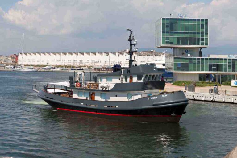 TUG VERVECE -  In Port