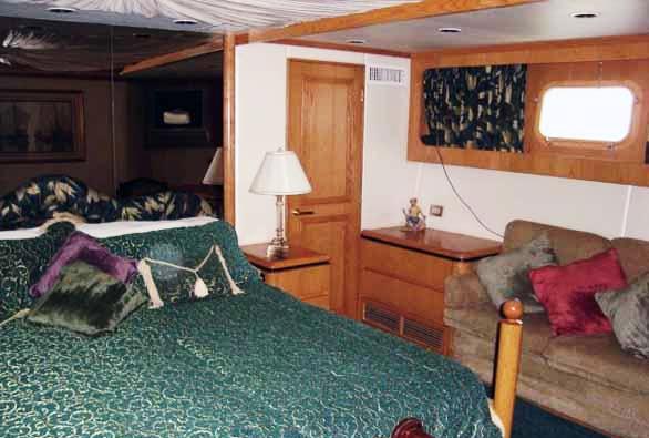 TURNIN LEFT -  Master Cabin