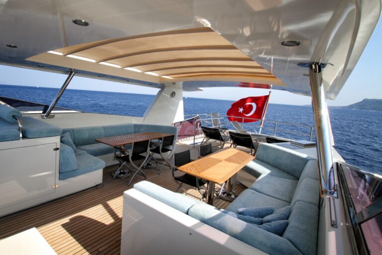 TUTKU - Sundeck dining