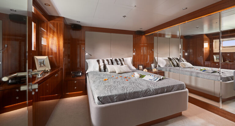 Tango 5 Yacht - Stateroom