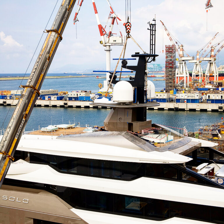 Tankoa Superyacht SOLO Mast Installation