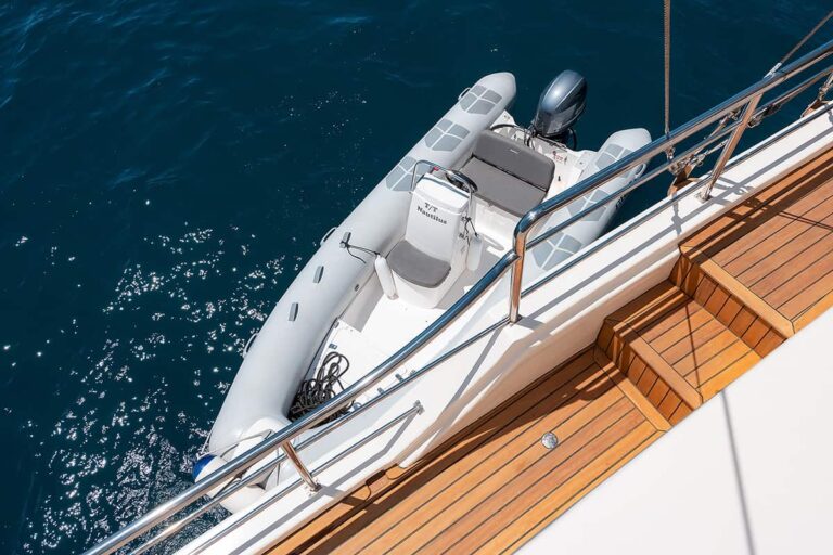 Tender boat