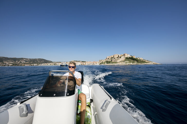 Tender With Center Console
