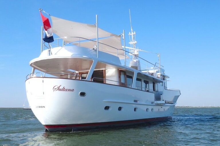 The Canoe stern of the classic motor yacht SULTANA by Feadship