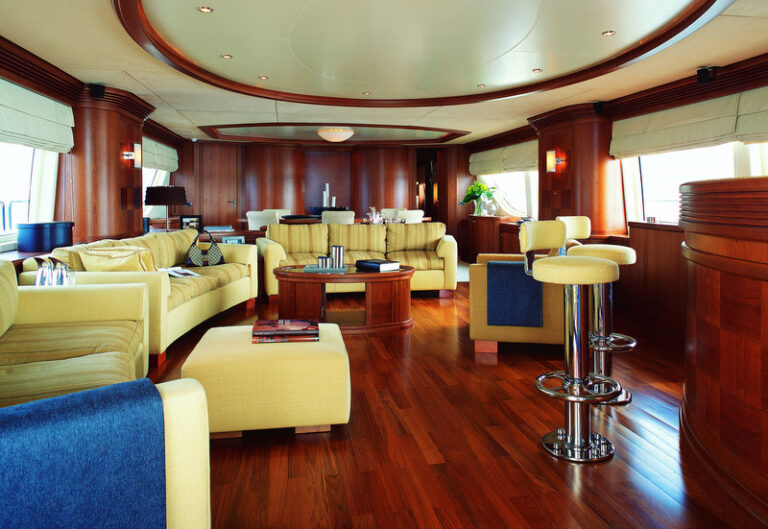 The Grande 116 superyacht Cinque Salon