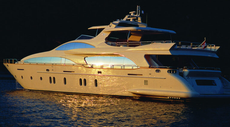 The Grande 116 superyacht Cinque by Azimut Yachts