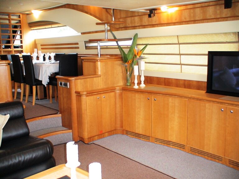 The Yacht SEA STREAM Salon