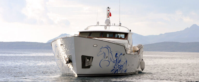 The luxury yacht AD5 front view
