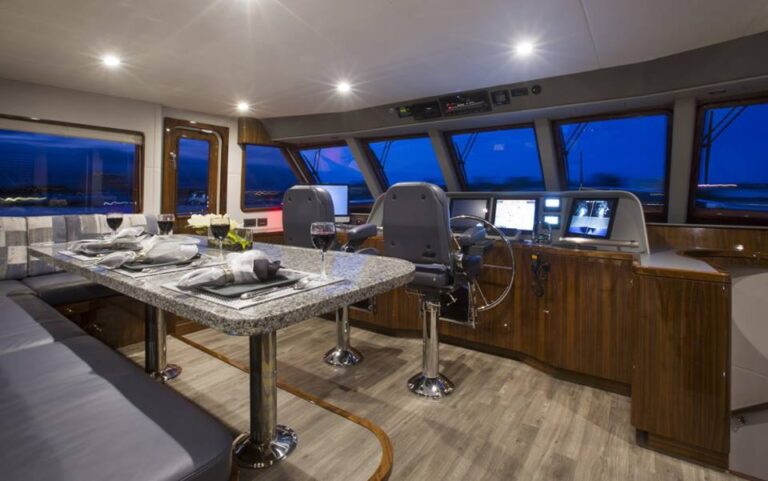 Ti Punch Yacht - Wheelhouse