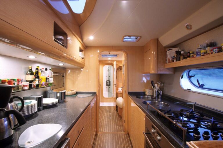 Tiputa - Galley