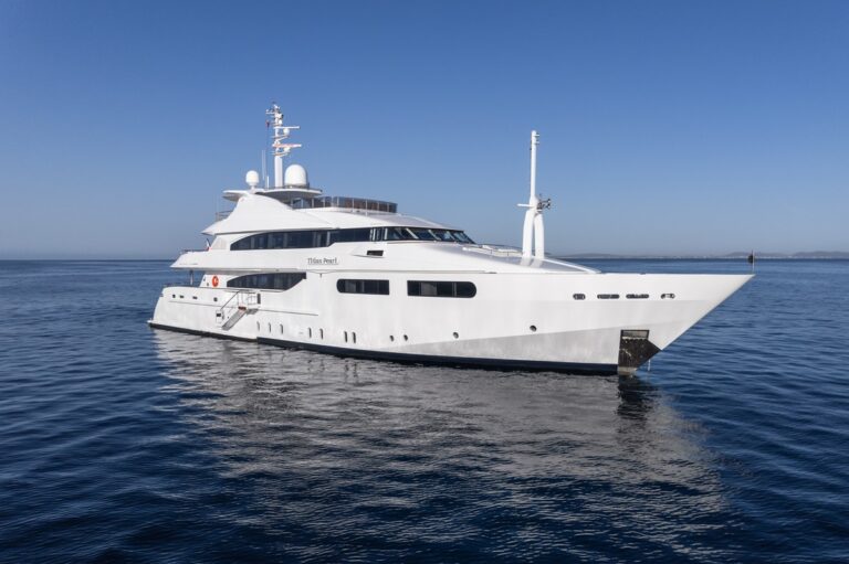 Titian Pearl -  Starboard Aspect Underway