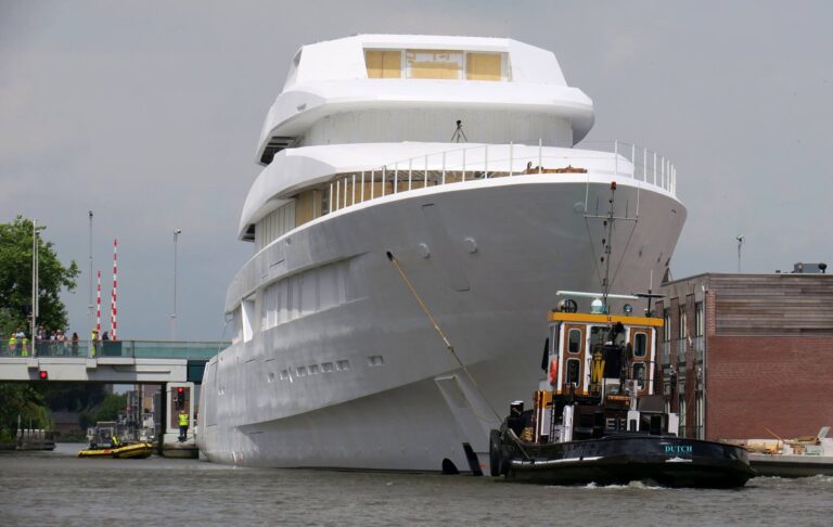 Transportation of Feadship Hull 700. Photo credit Dutch Yachting