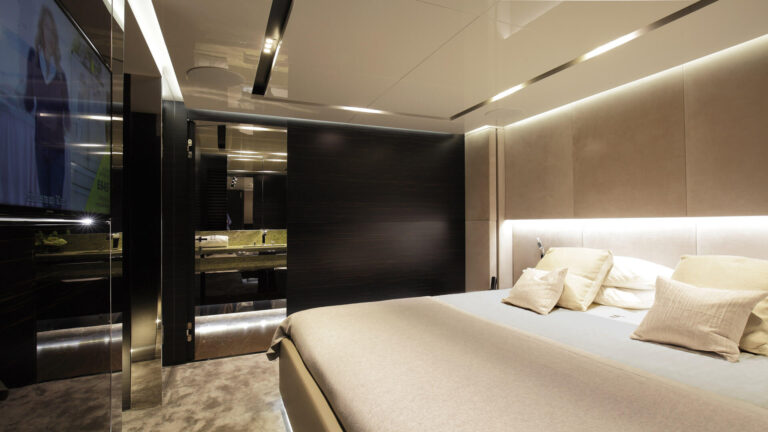 Tremenda Interior - VIP Cabin