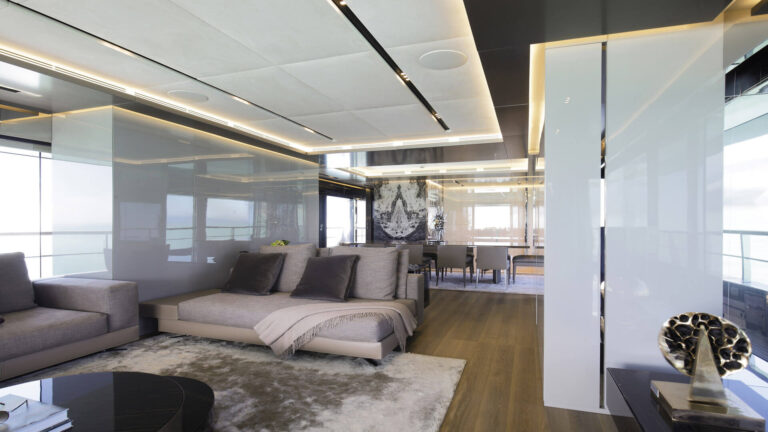 Tremenda Interior - Main Living Area