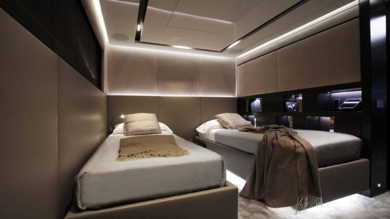 Tremenda Interior - Twin Cabin