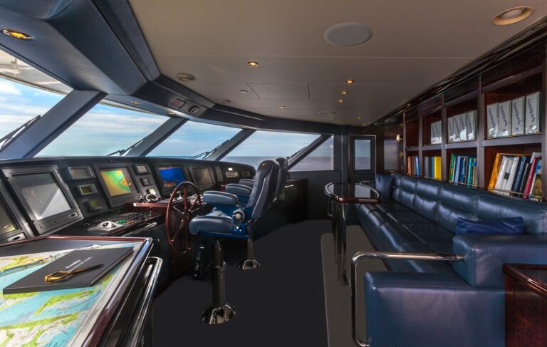 Trending Superyacht Bridge