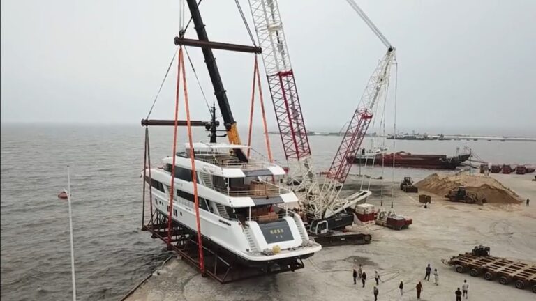 Tri-deck Yacht JINLONG