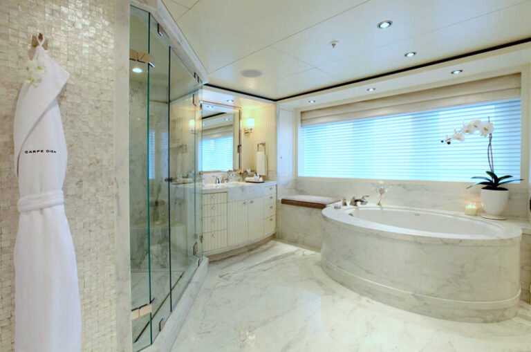 Trinity yacht CARPE DIEM - Master her ensuite