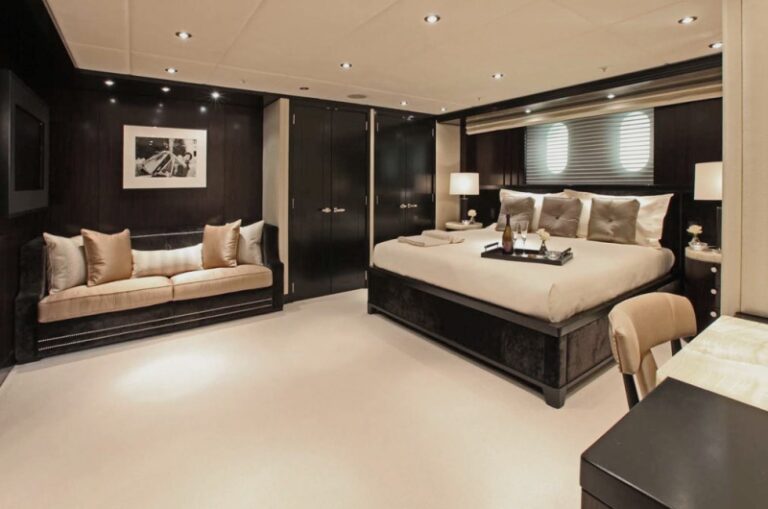 Trinity yacht CARPE DIEM - VIP king cabin