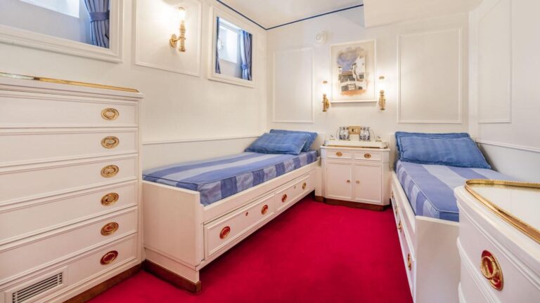 Twin Cabin