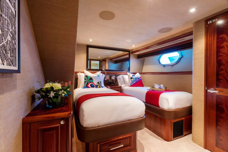 Twin Cabin With Porthole