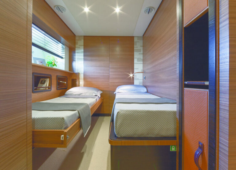 Twin guest cabin Magellano 76 yacht 001