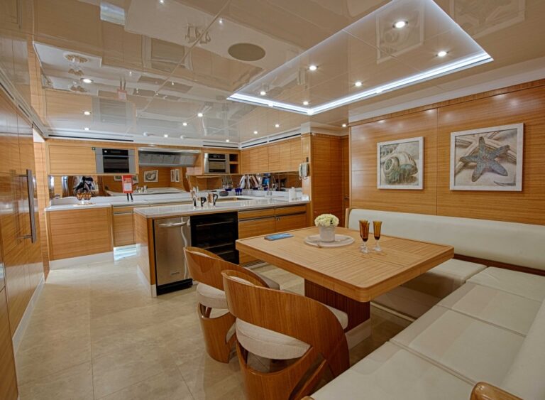 UAQ 1 Yacht - Galley