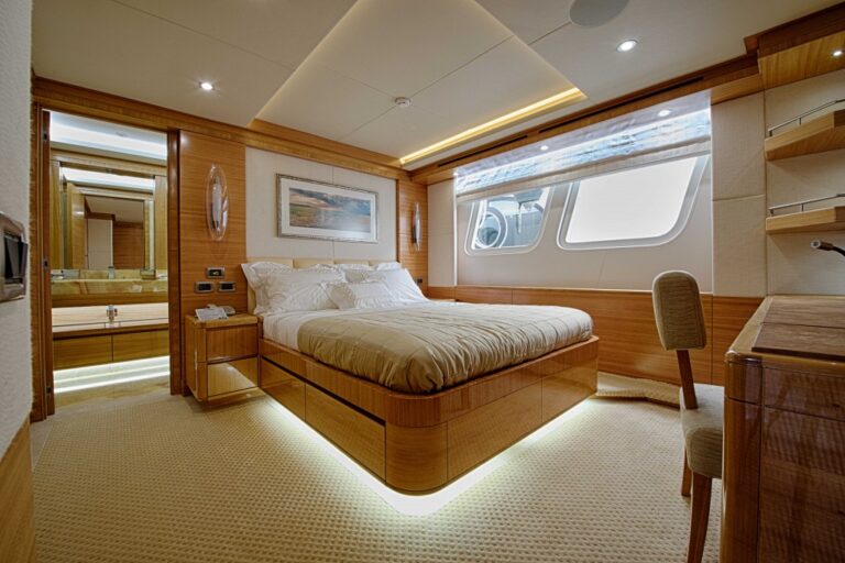 UAQ 1 superyacht - double guest stateroom
