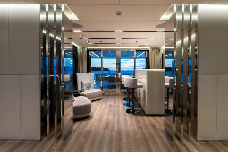 Upper Deck Salon Bar