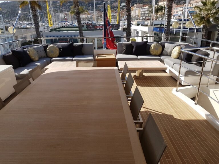 Upper Deck Alfresco Dining