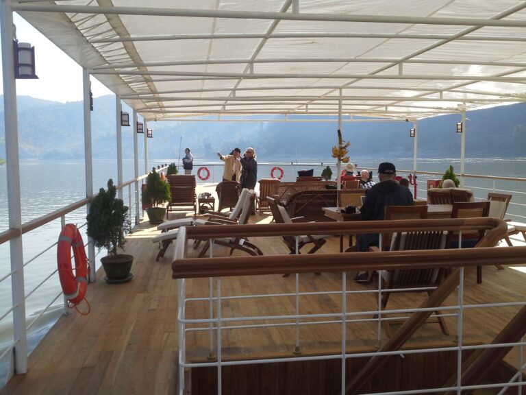Upper Deck Seating And Chaises