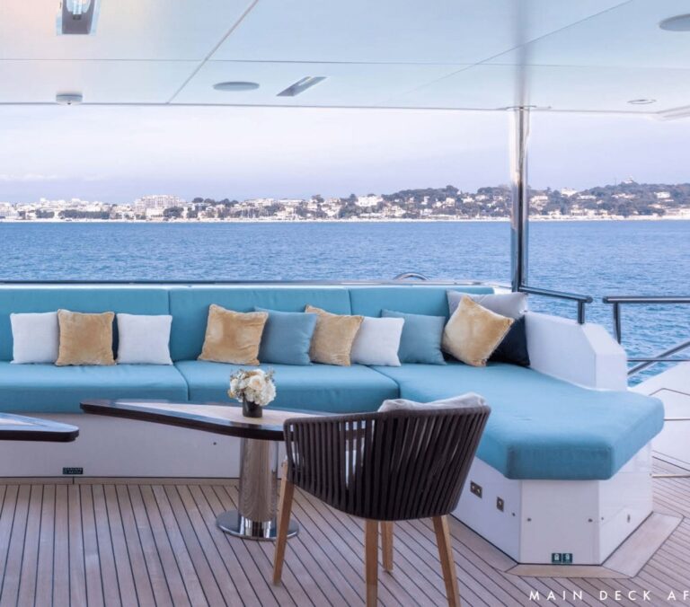 Aft seating
