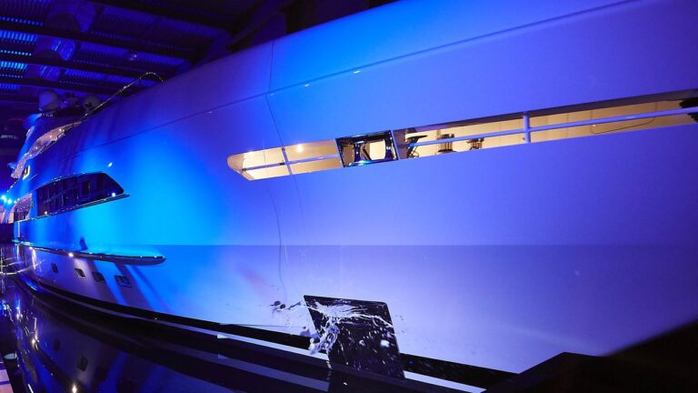 Motor Yacht VanTom Close Up Shot