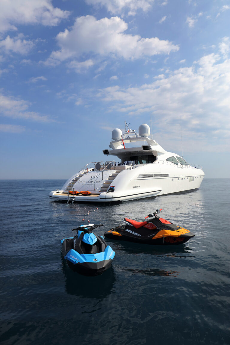 VENI VIDI VICI With Water Toys
