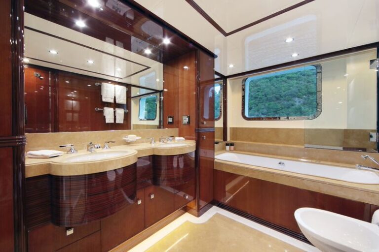 VICA superyacht - Bathroom - Photo by Thierry Ameller