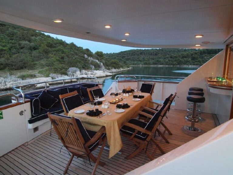 Alfresco Dining On Aft Deck
