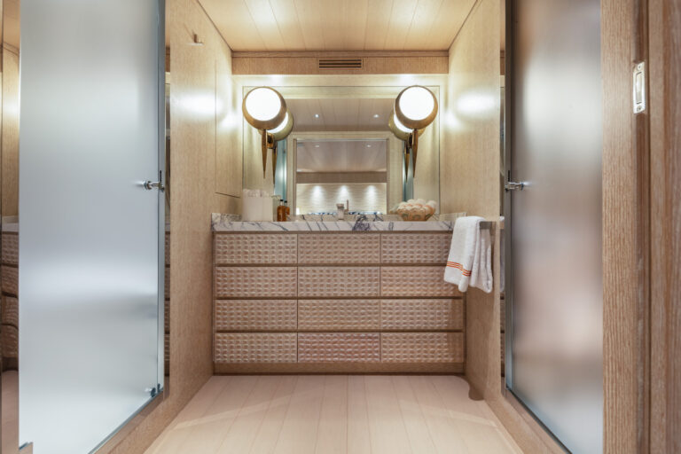 VIP Cabin - Bathroom