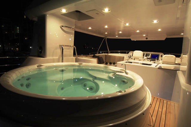 VIVIERAE yacht -  Jaccuzzi
