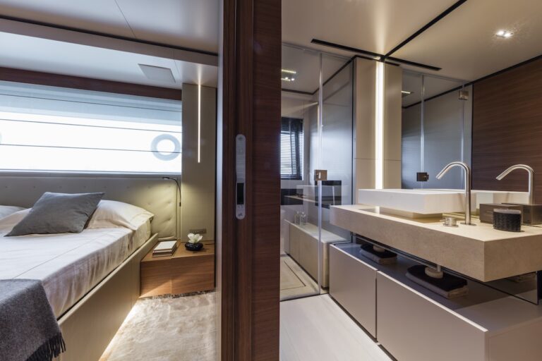 Vip Cabin & Head NAVETTA 33