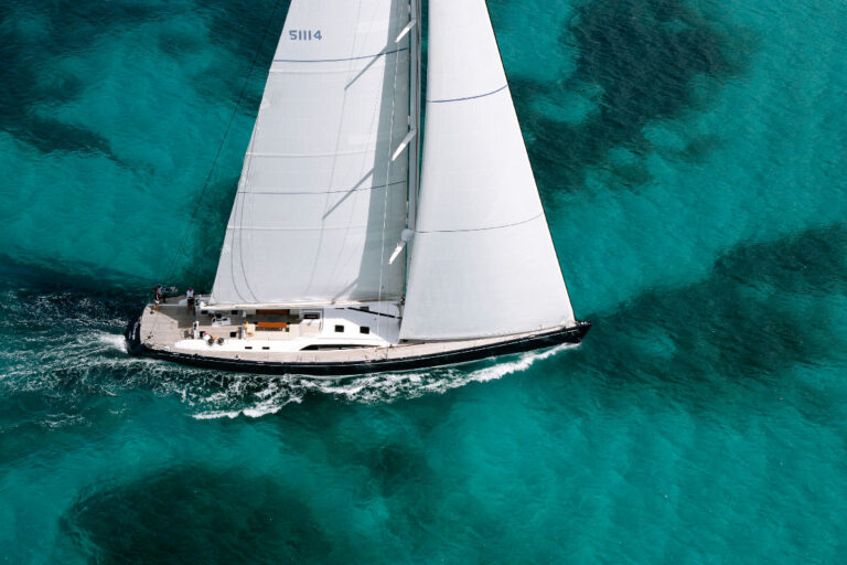 Virago_sailing_close-up