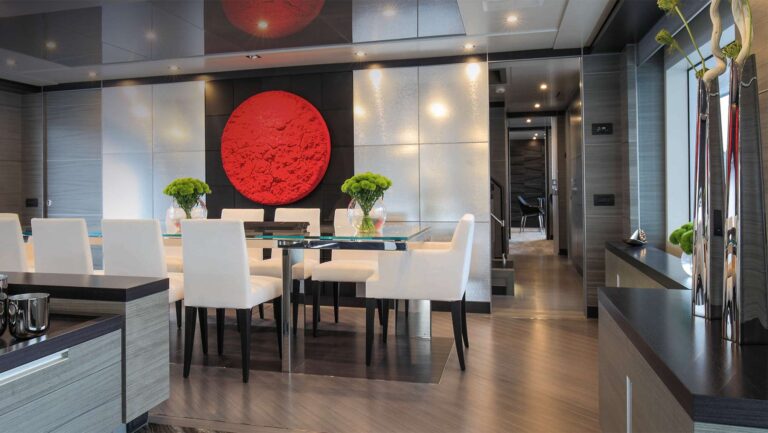 Vivace 125 MAIN DECK DINING
