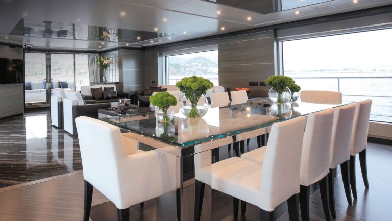 Vivace 125 MAIN DECK DINING