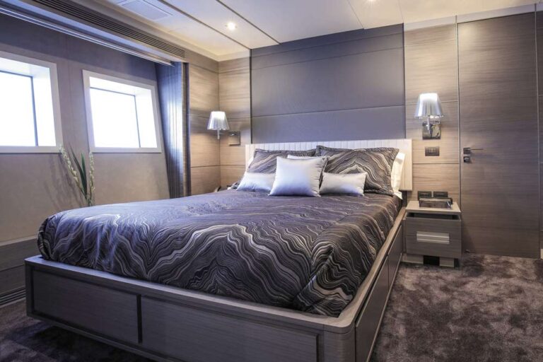 Charter yacht Fast 125 Vivace